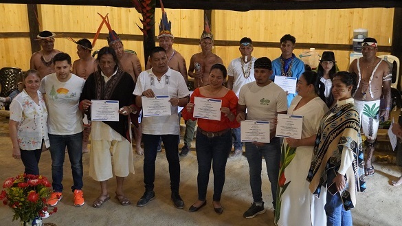 Miembros de comunidades indígenas del Amazonas reciben certificación por hacer parte del programa de capacitación de Función Pública, la ESAP y el Ministerio del Ambiente y Desarrollo Sostenible